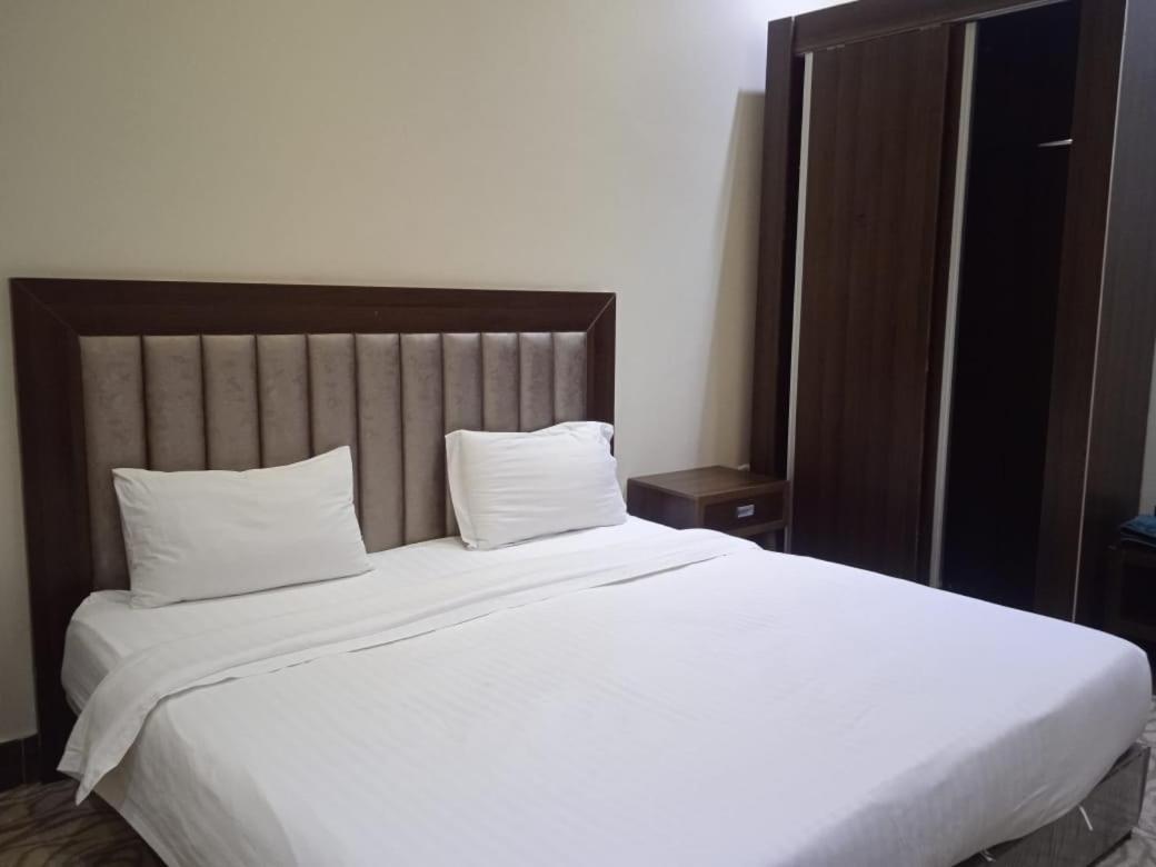 Quiet Rooms 7 Рияд Екстериор снимка